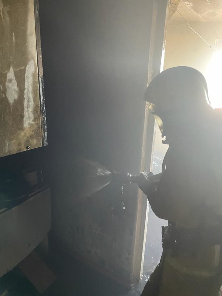 В Бугульме спасли двоих человек во время пожара