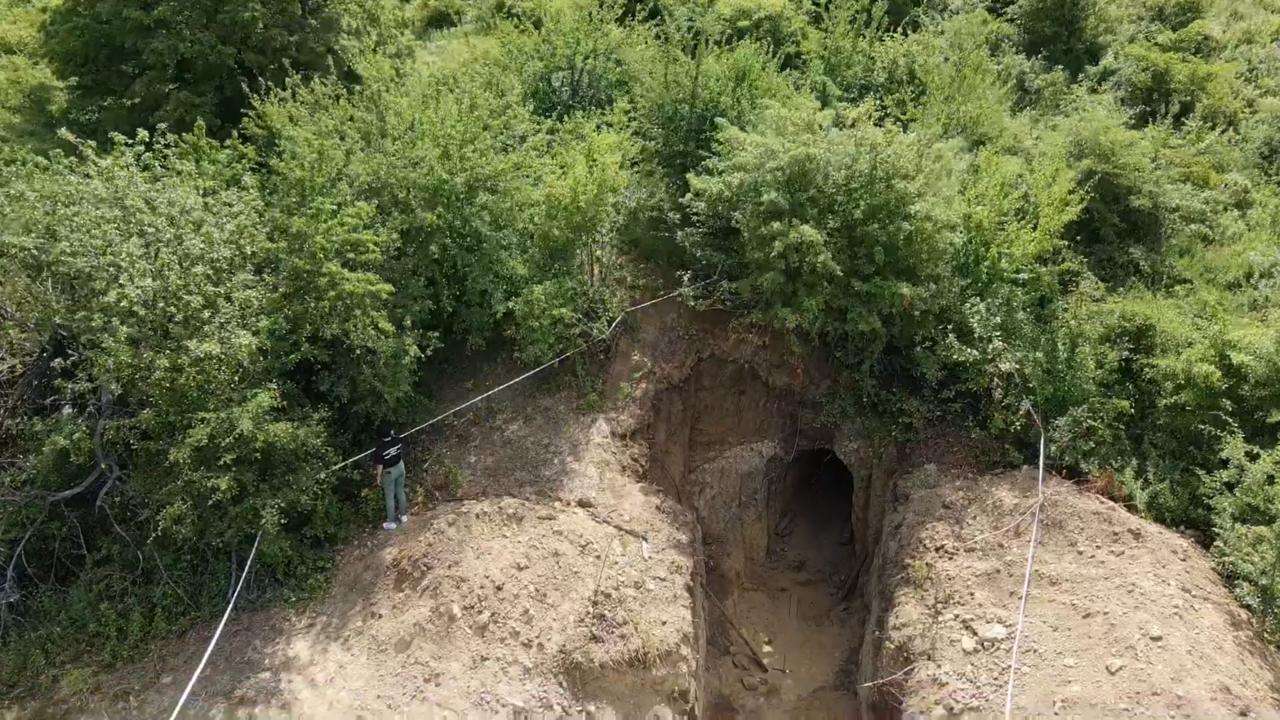 Бункер времен Великой Отечественной нашли поисковики в Крымском районе