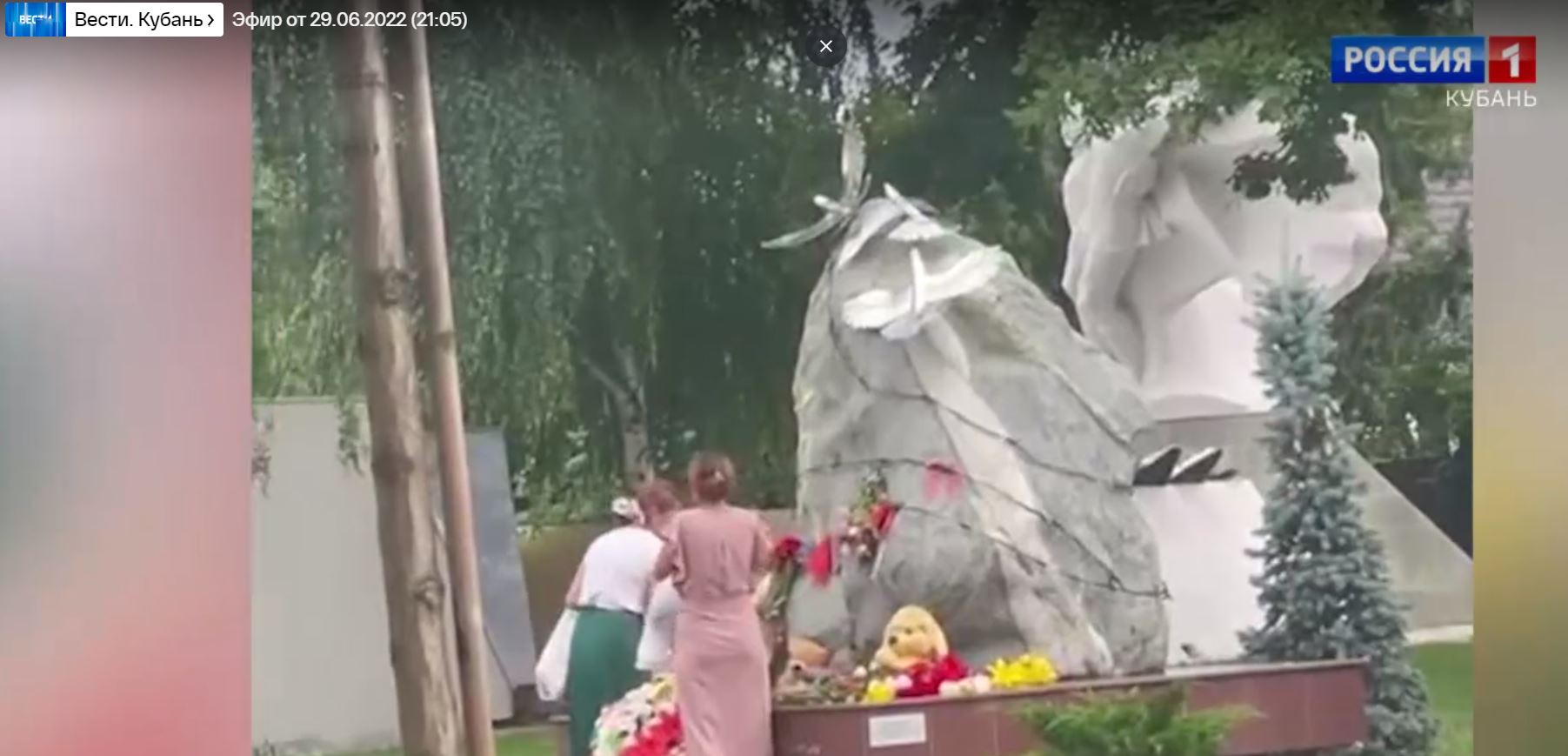 В Усть-Лабинске задержали воровок игрушек с памятника