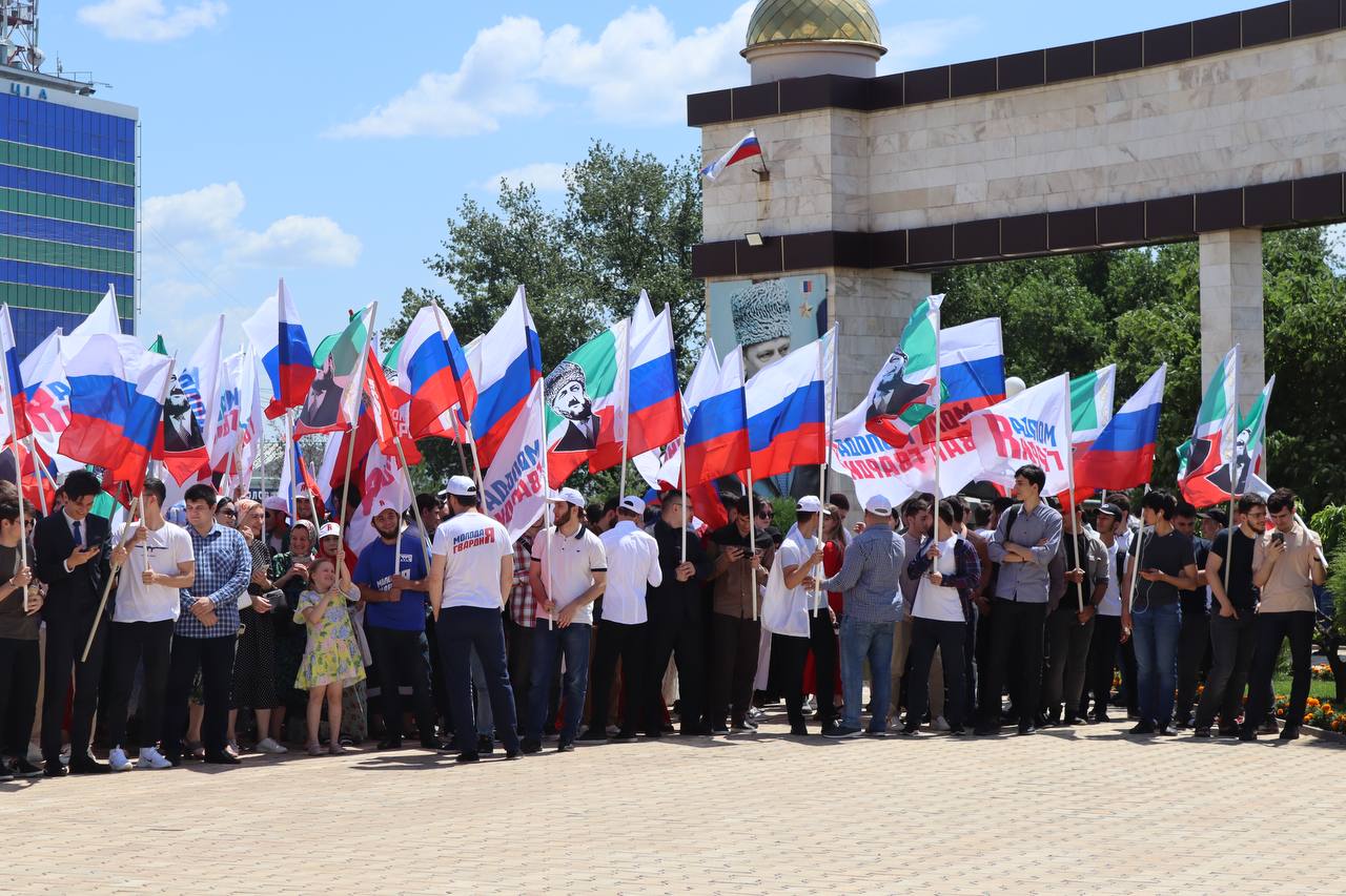 В Грозном более 50 тысяч человек пришли на митинг в поддержку референдумов