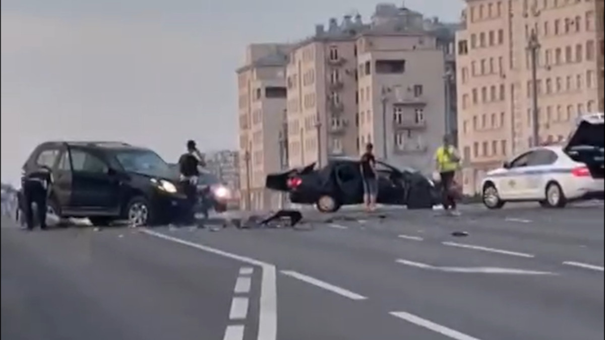 Смертельное ДТП на Большом Каменном мосту в Москве сняла камера