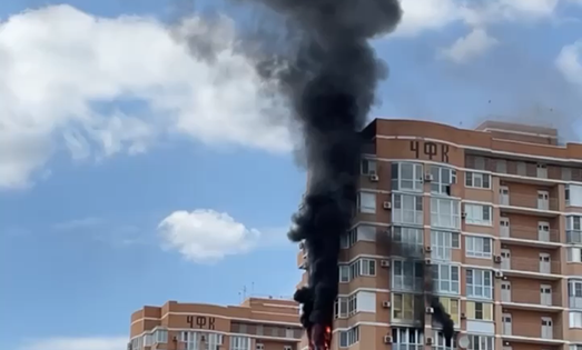 В Краснодаре загорелся многоэтажный дом