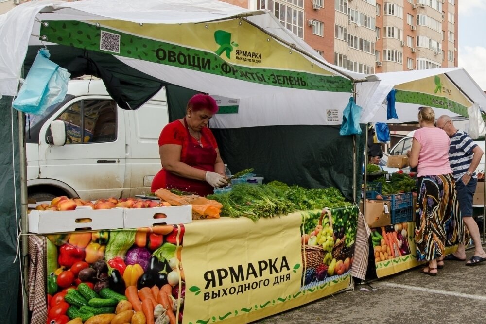 Самозанятым разрешили торговать на ярмарках выходного дня