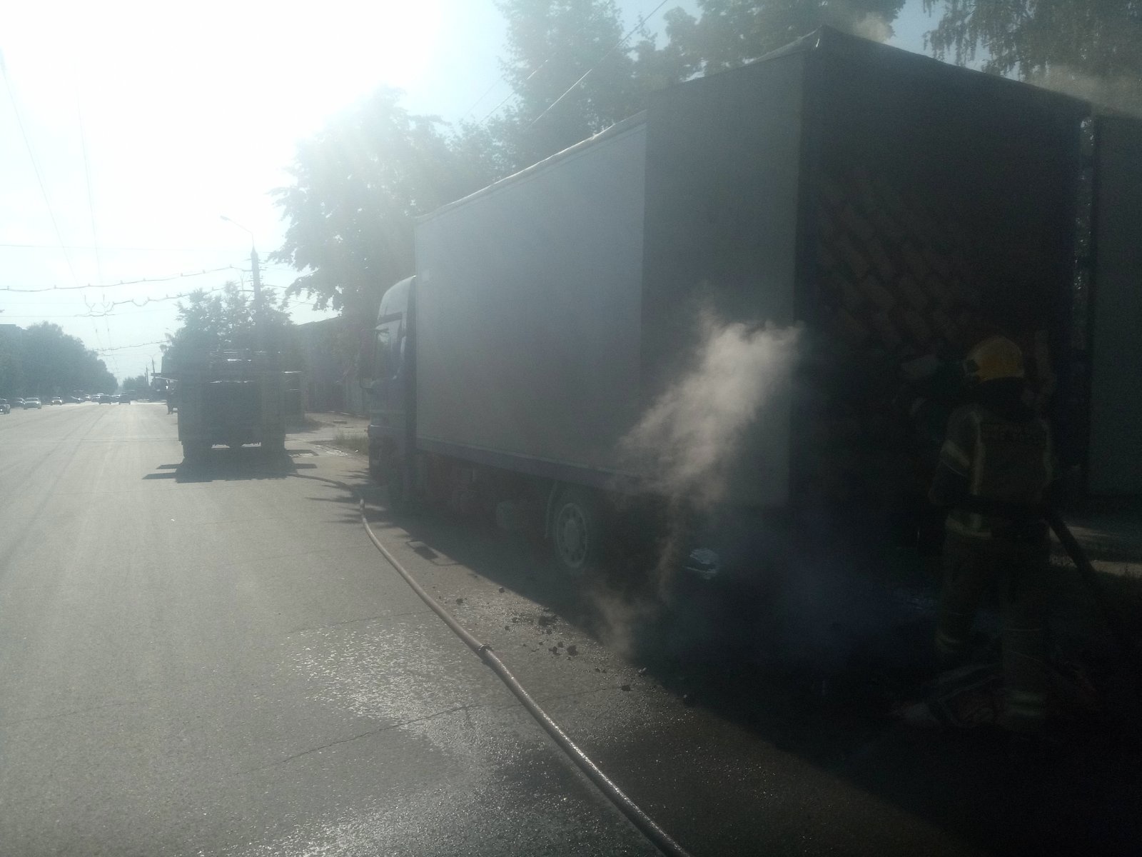 В Суздальском районе загорелся грузовой автомобиль