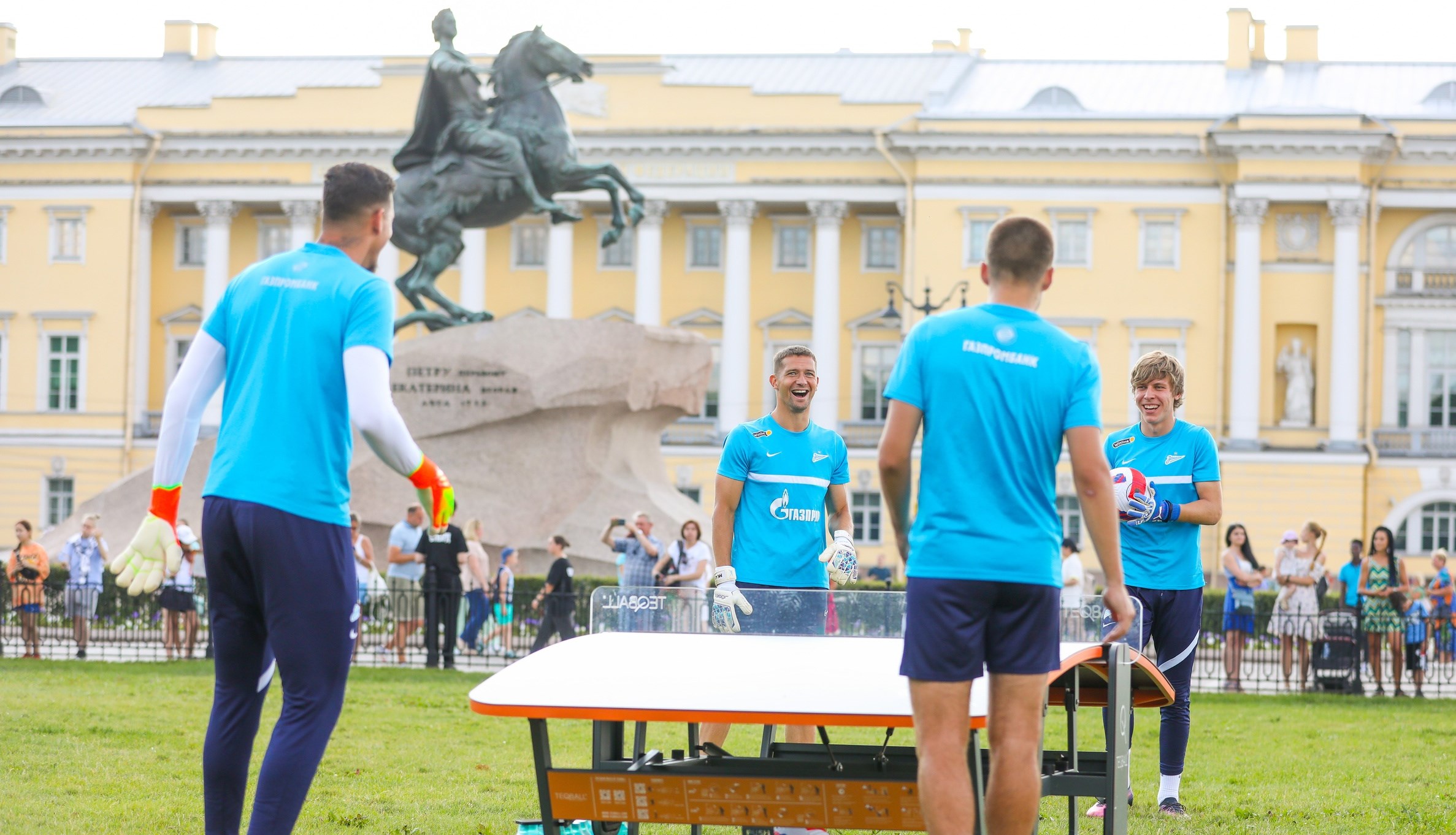 "Зенит" провел тренировку в центре Санкт-Петербурга