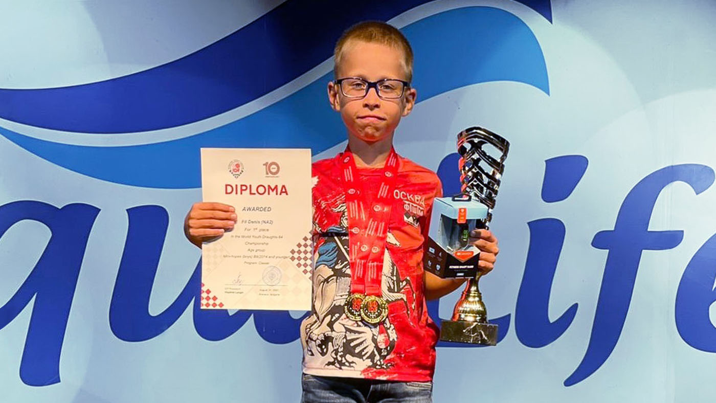 Школьник из Москвы выиграл чемпионат мира по шашкам