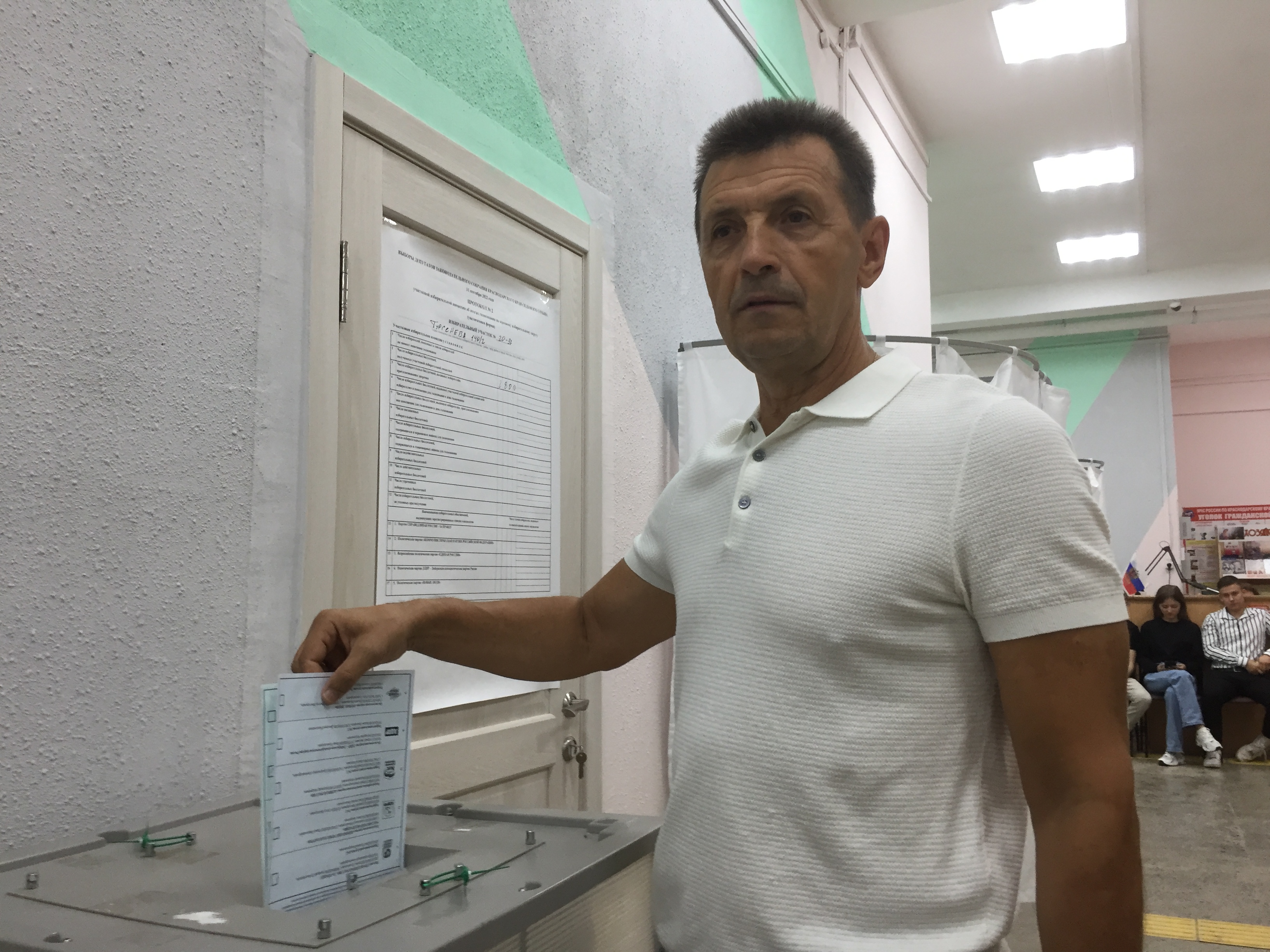Герой России Евгений Шендрик проголосовал в Краснодаре