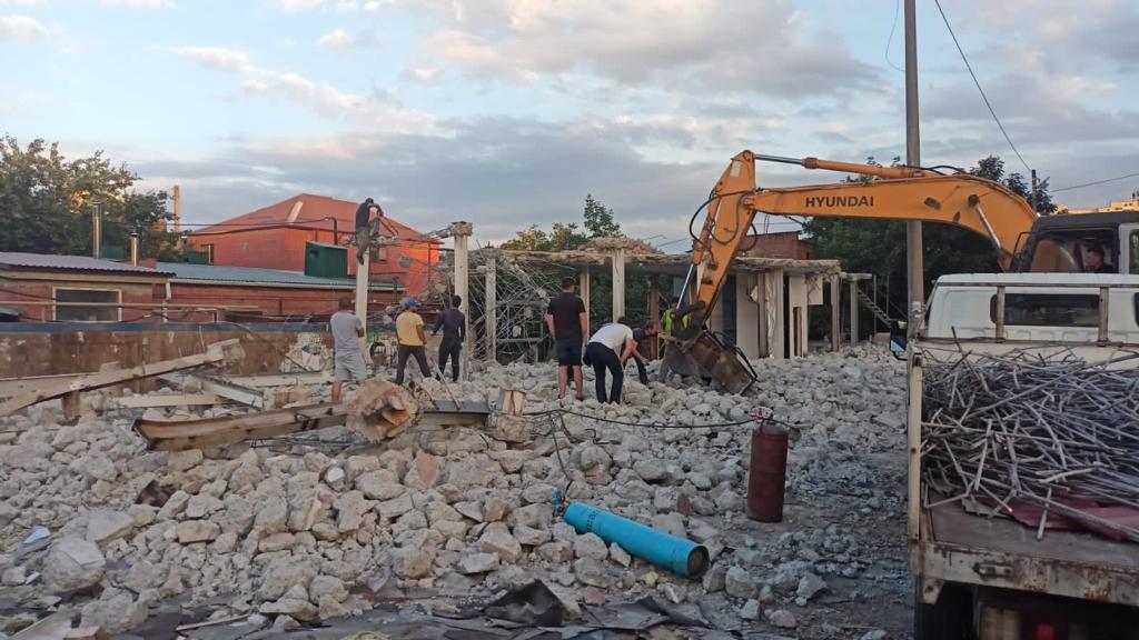 Двухэтажный самострой демонтировали в Краснодаре