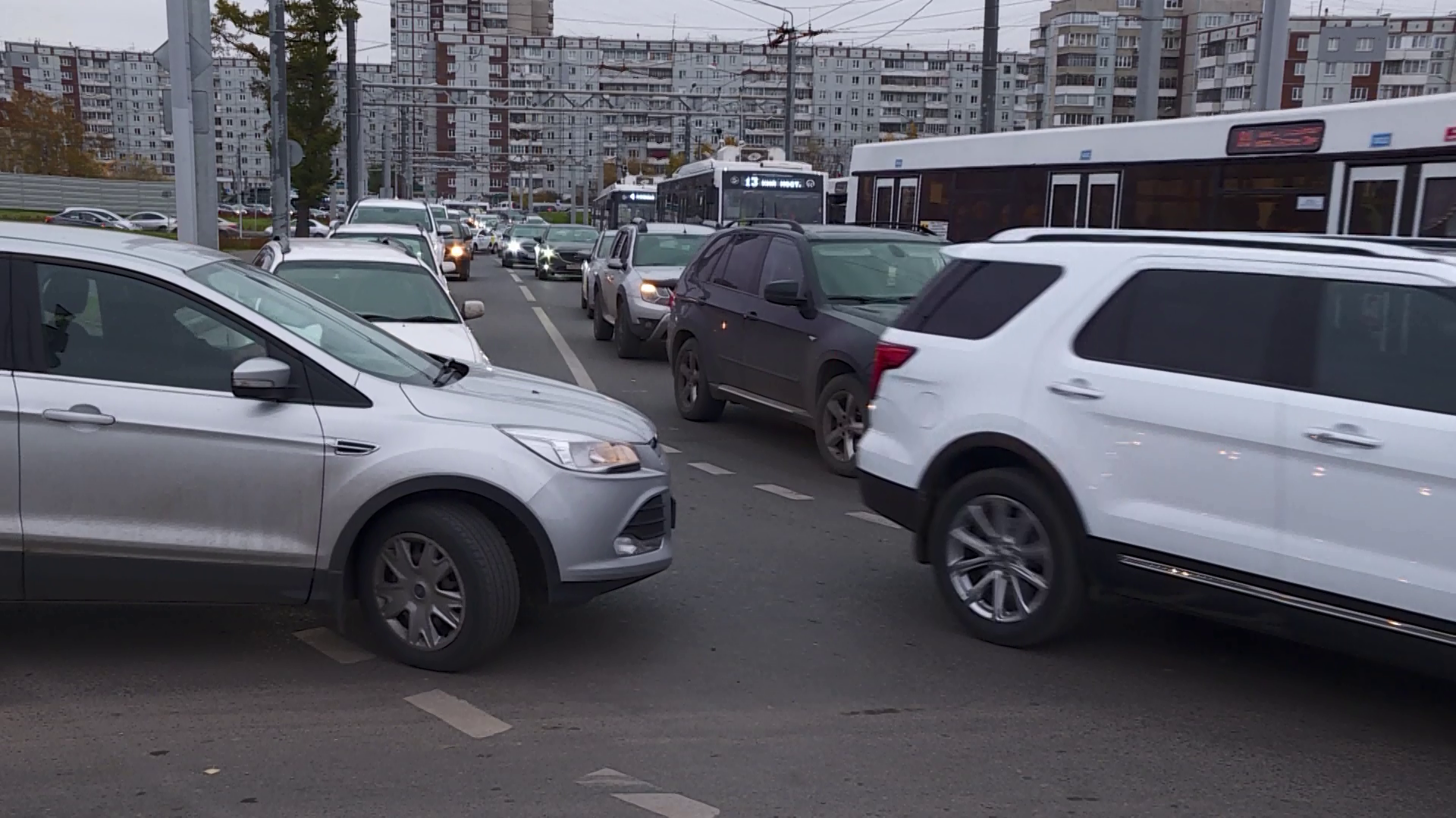 Сроки дорожного ремонта в Красноярске вновь сдвигаются, а пробки увеличиваются