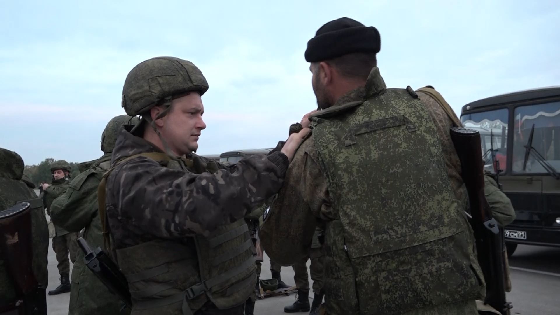 В Калининграде сегодня торжественно проводили вторую группу мобилизованных, которая отправилась за пределы области