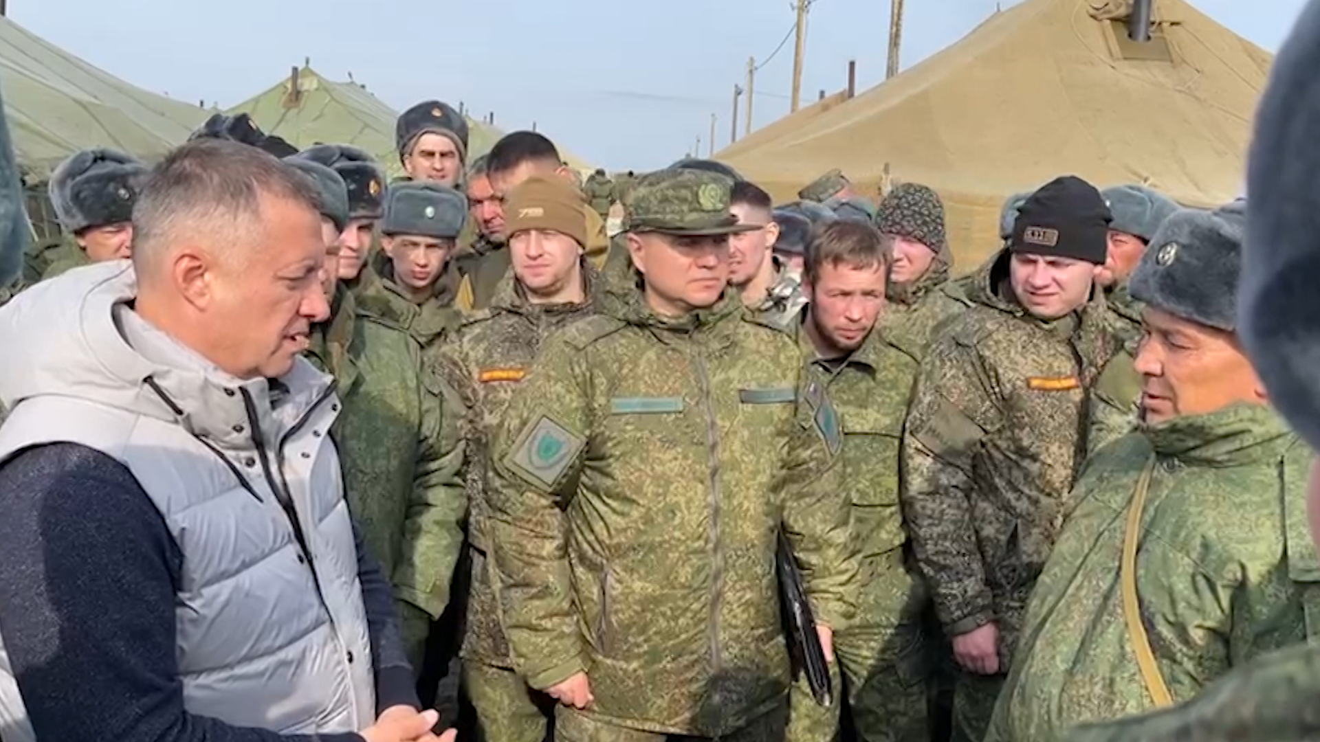 Губернатор Игорь Кобзев побывал в лагере мобилизованных под Новосибирском