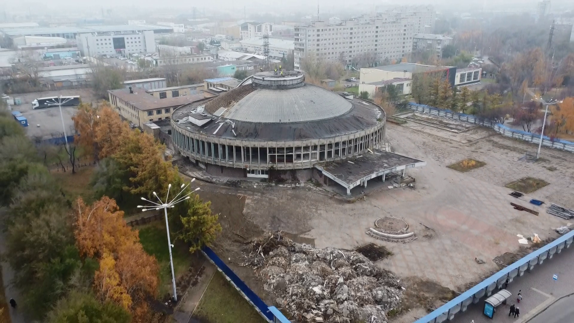 В Красноярске спустя год возобновился ремонт городского цирка