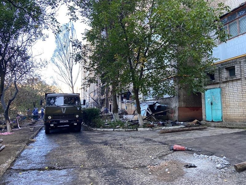 Жильцов трех подъездов поврежденного дома в Ейске пока не пускают в квартиры