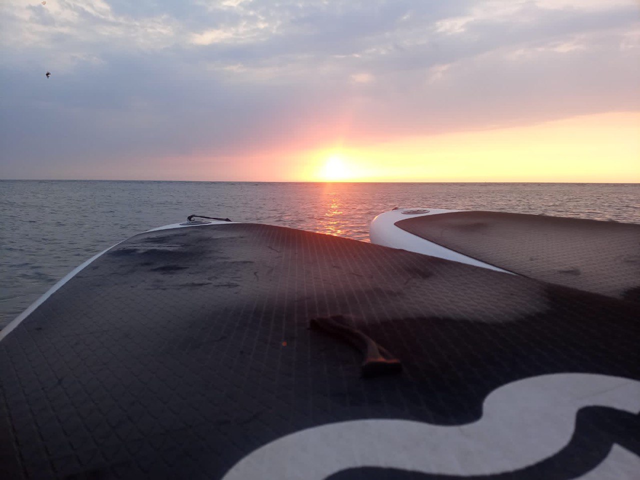 Двух туристок в Сочи унесло на сапах в открытое море
