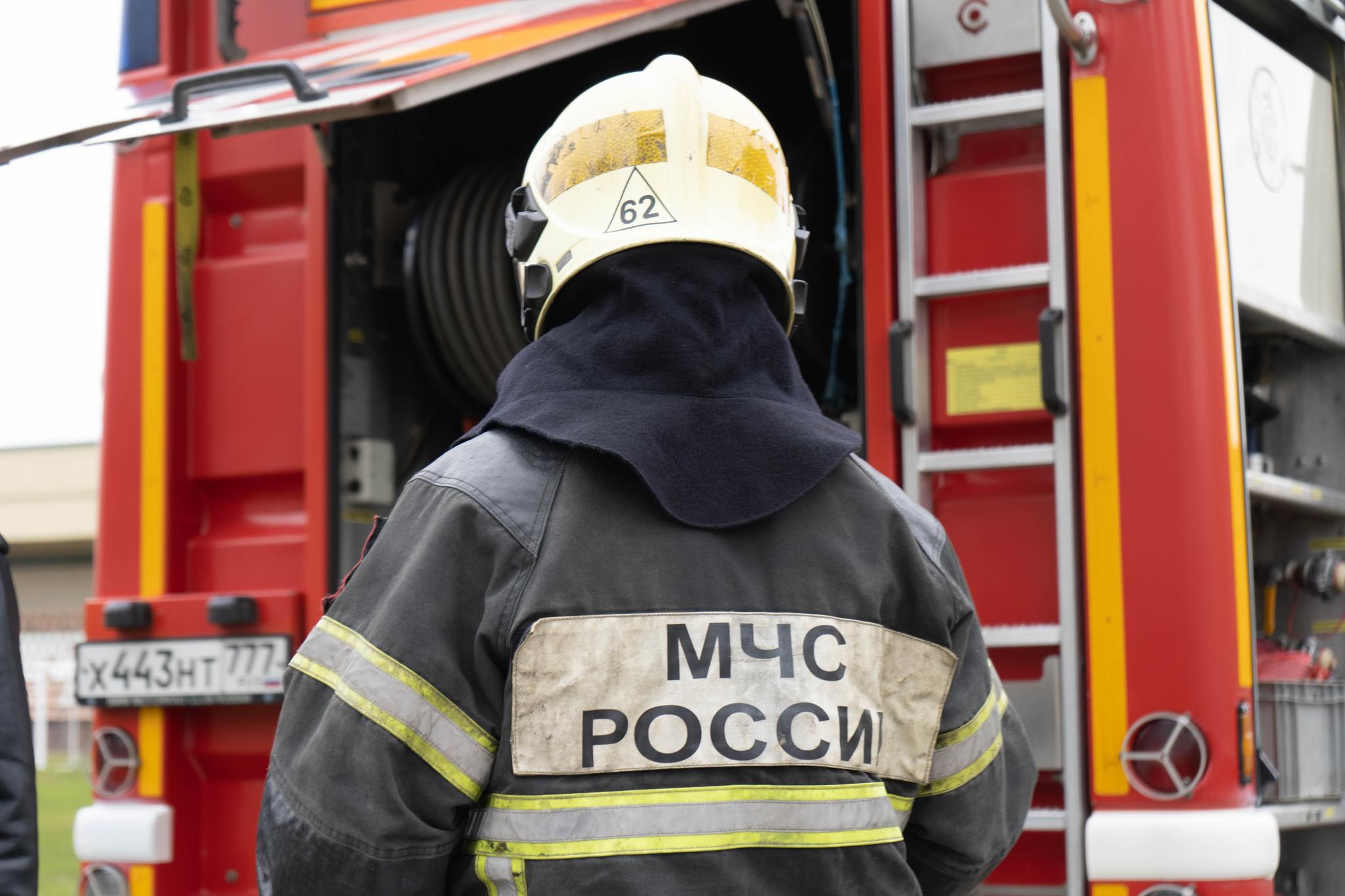 Спасатели Новороссийска потушили крупный пожар на городской свалке