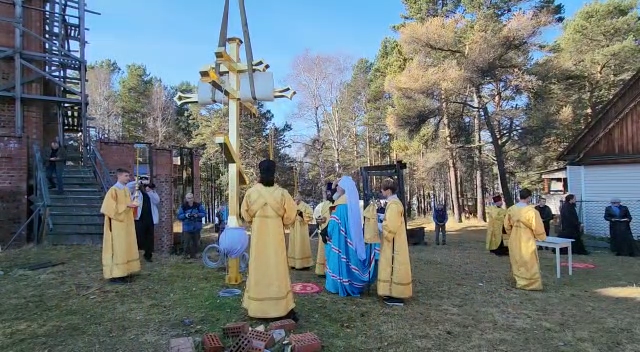 Трехмерный крест установили на куполе Храма Казанской иконы Божией матери