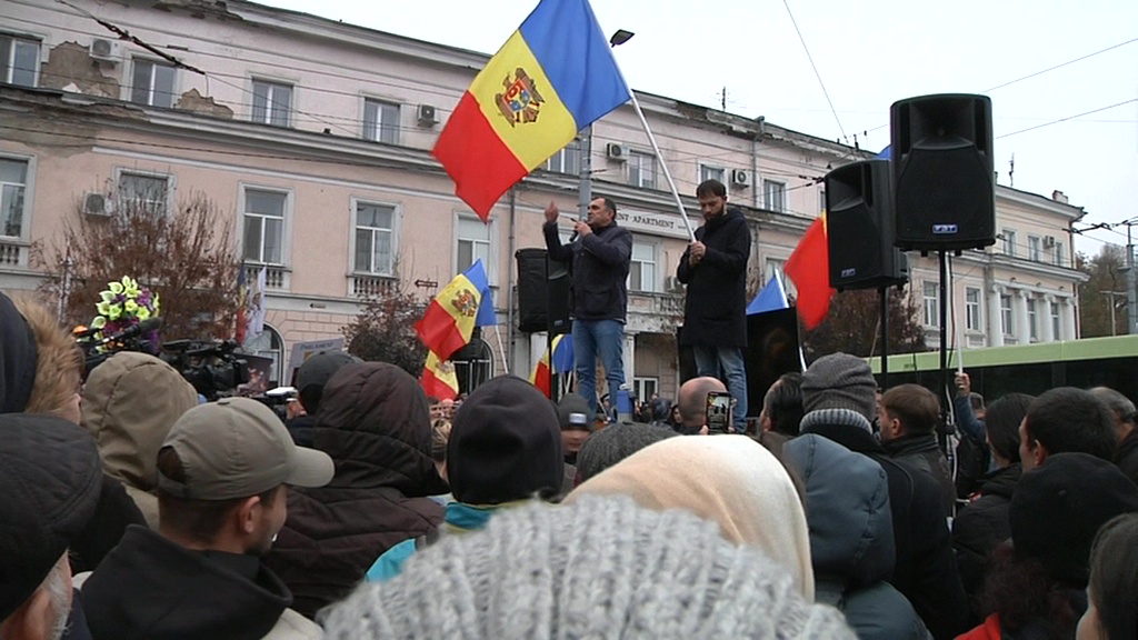 Тысячи протестующих вышли на улицы Кишинева