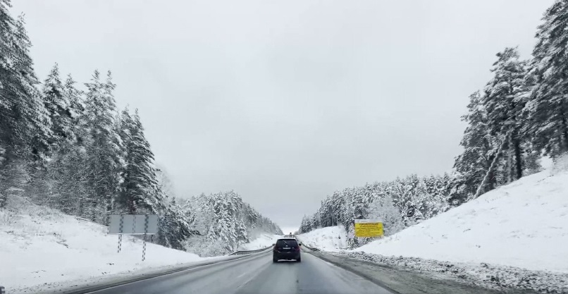 Погодные условия осложнили дорожную обстановку в Тюменской области