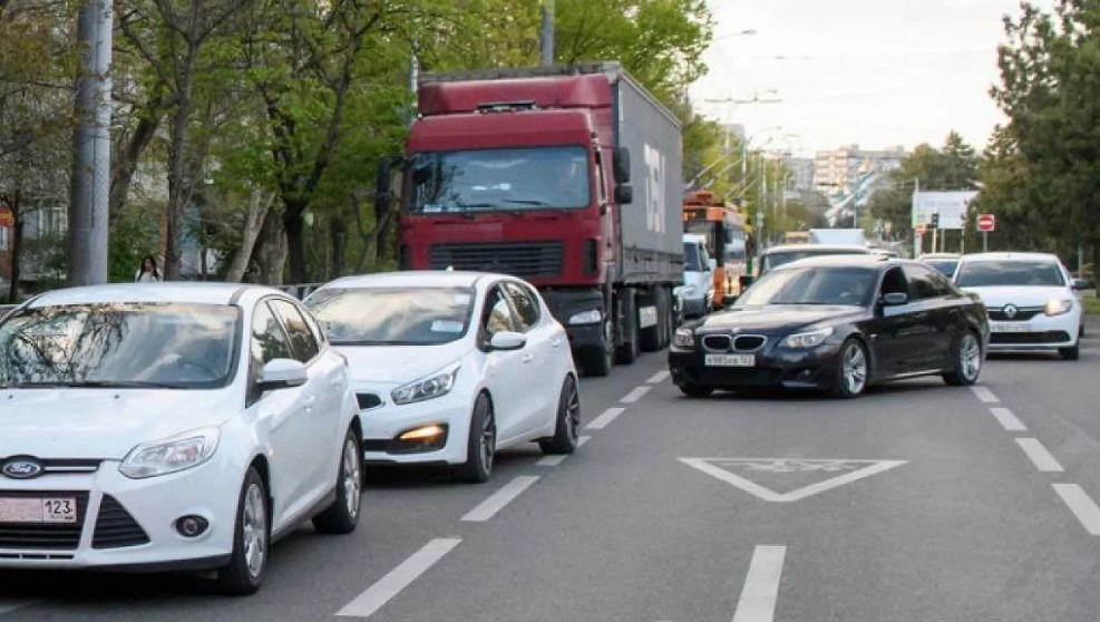 В центре Краснодара планируют закрыть движение для грузовиков