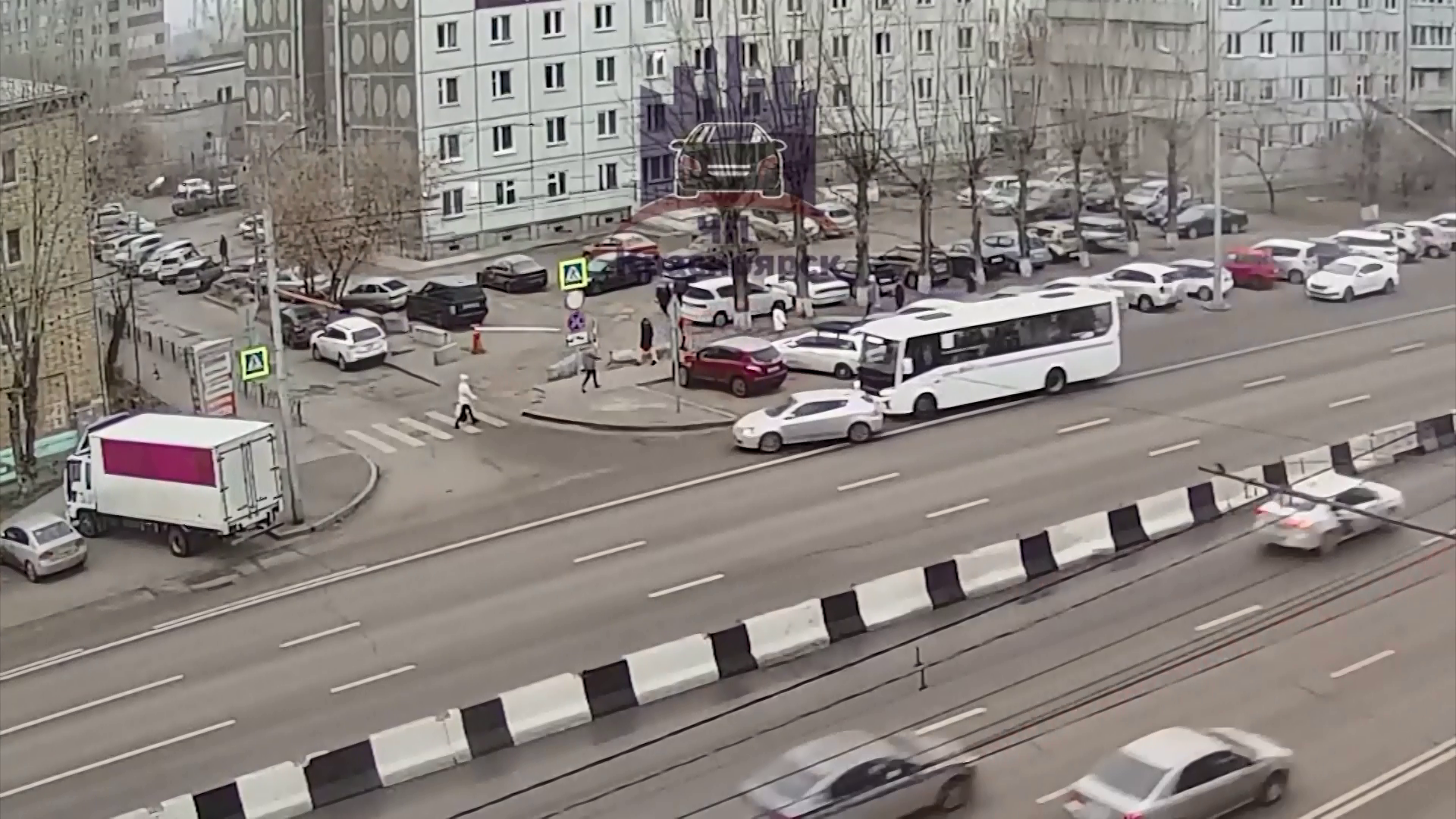 В советском районе автобус врезался в легковушку