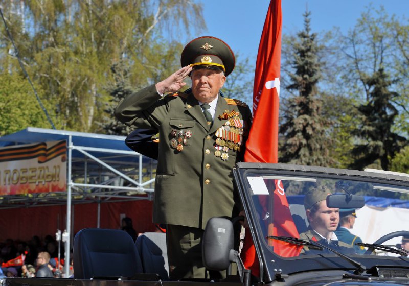 Губернатор Тюменской области поздравил ветерана ВОВ со 101-летием