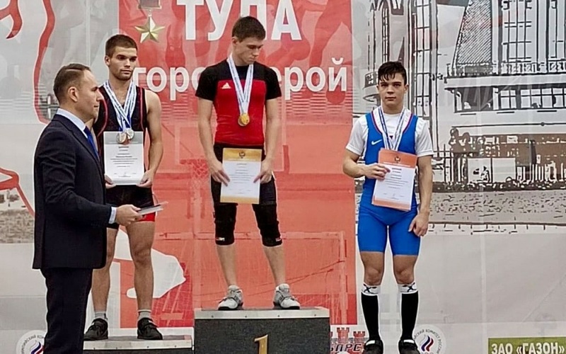 Оренбургский тяжелоатлет занял третье место в чемпионате России