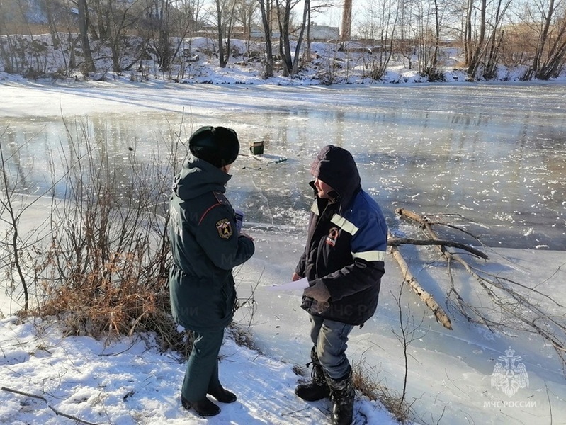 На реках Оренбуржья лед все еще тонкий и опасный