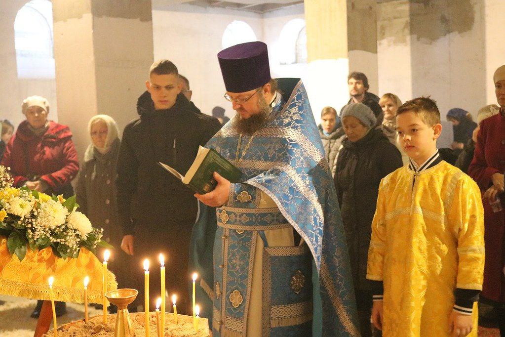 В храме при КубГУ отслужили первую литургию