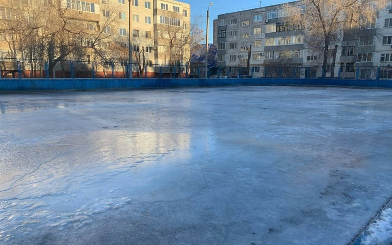 В Оренбурге начали заливать катки во дворах многоэтажек