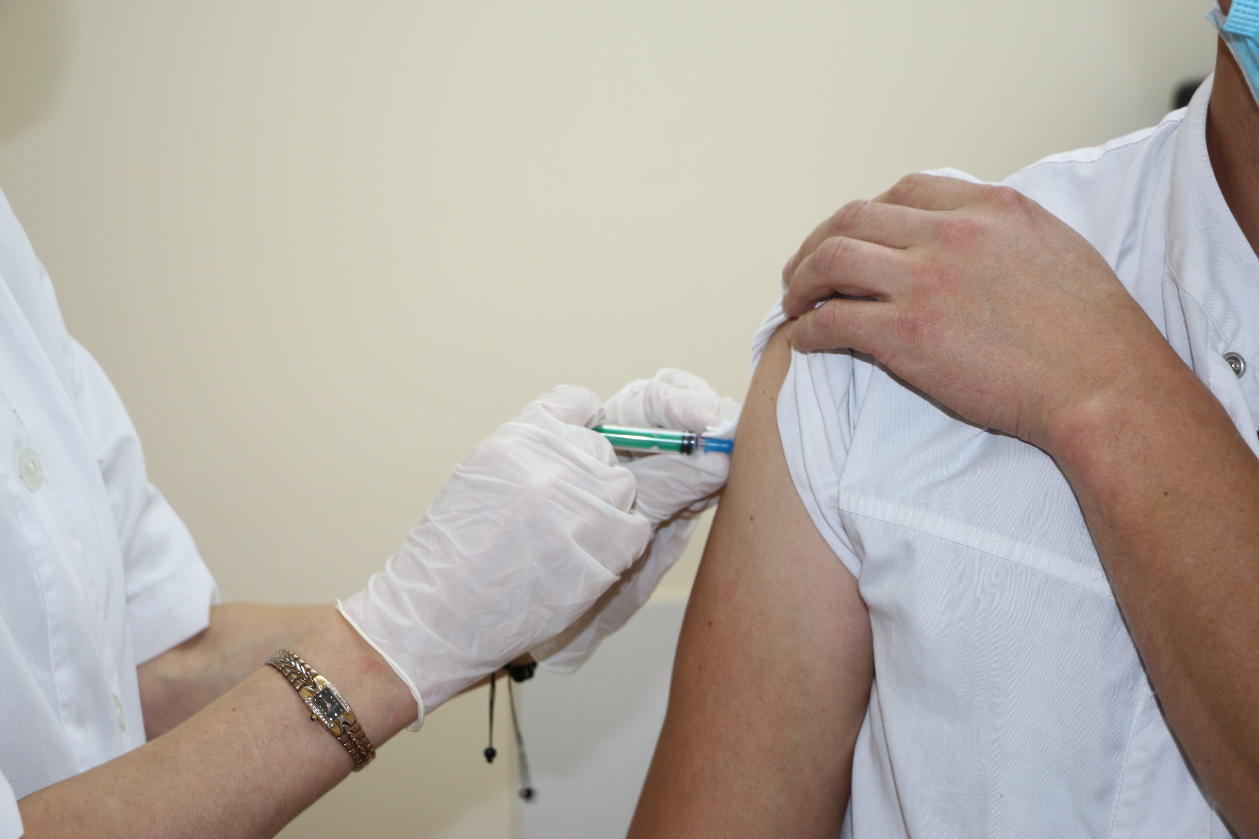 В ЧР вакцинацию от COVID-19 прошли свыше 97% населения