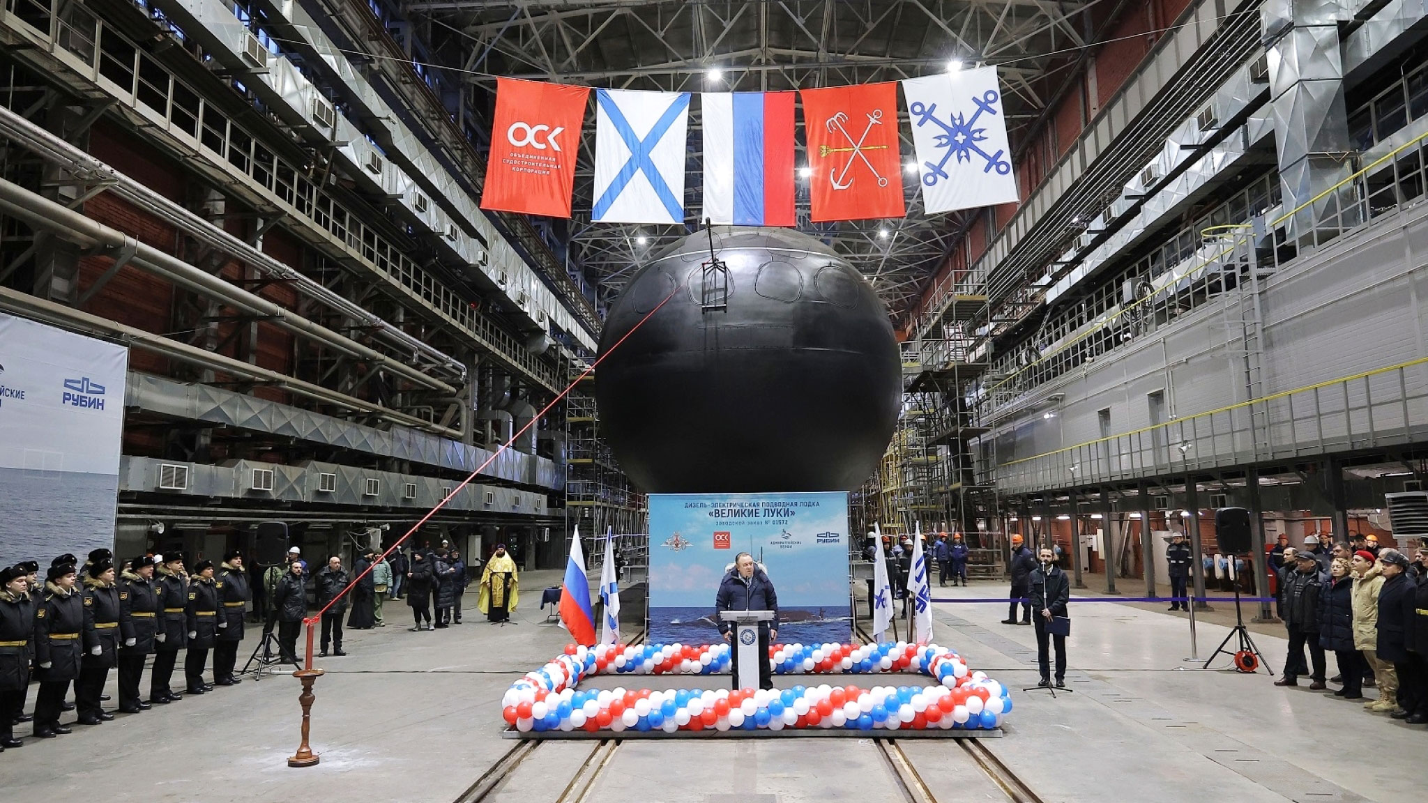 Самую тихую подлодку "Великие Луки" спустили на воду