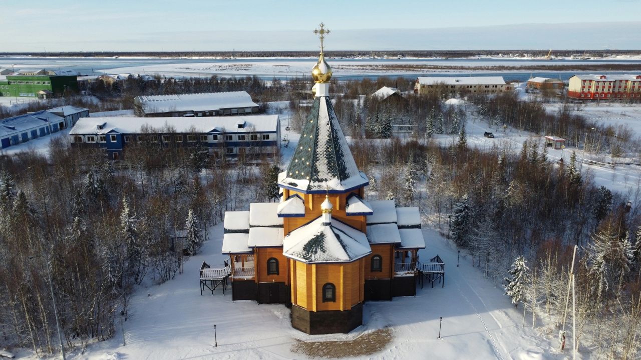 Светлый и уютный: в поселке Уренгой на Ямале состоялось открытие храма