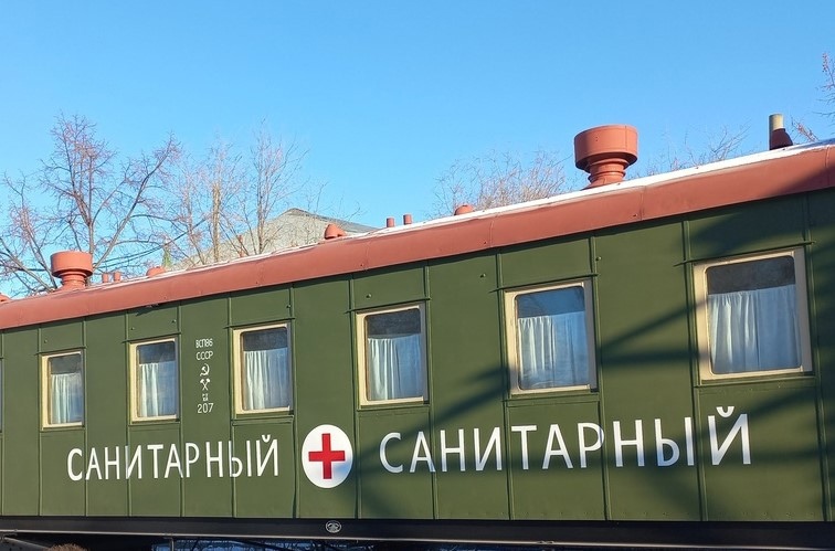 В Оренбурге проходят бесплатные экскурсии по обновленному вагону санитарного поезда