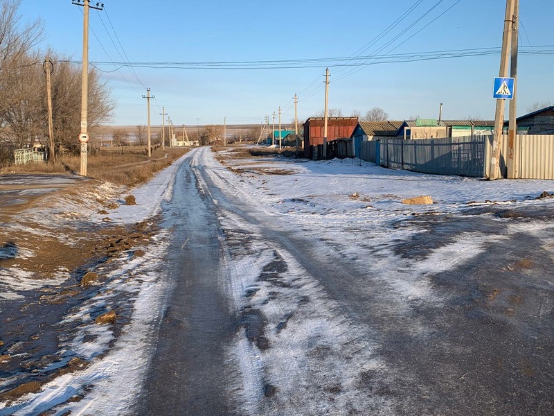 Поселок Рубежинский в Оренбургской области буквально тонет в питьевой воде из-за прорыва трубы