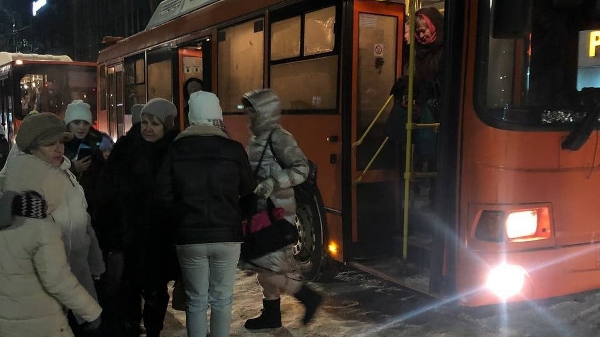 Замерзающую на трассе экскурсионную группу спасли в Нижегородской области
