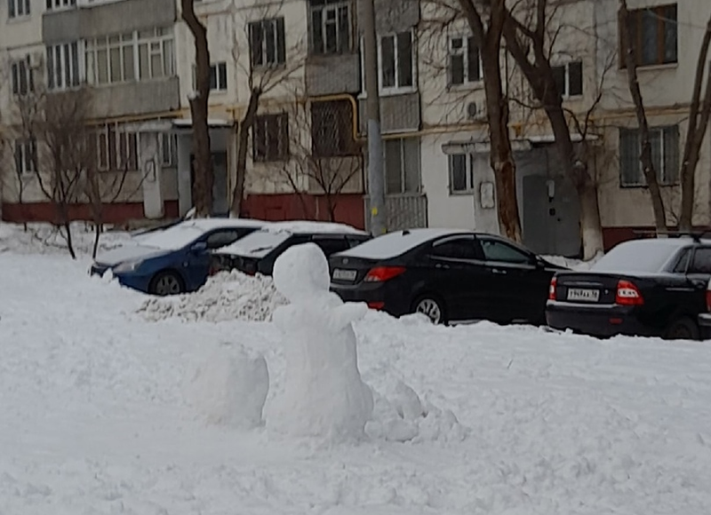 В праздничные дни оренбуржцы жаловались на несвоевременную уборку снега и наледи