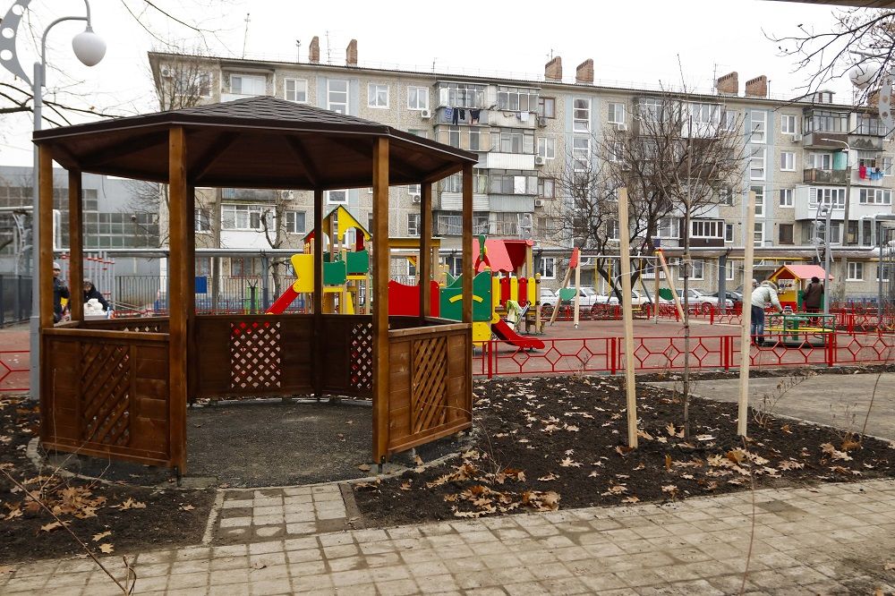 В этом году в Краснодаре обновление ждет более 130 детских и спортплощадок