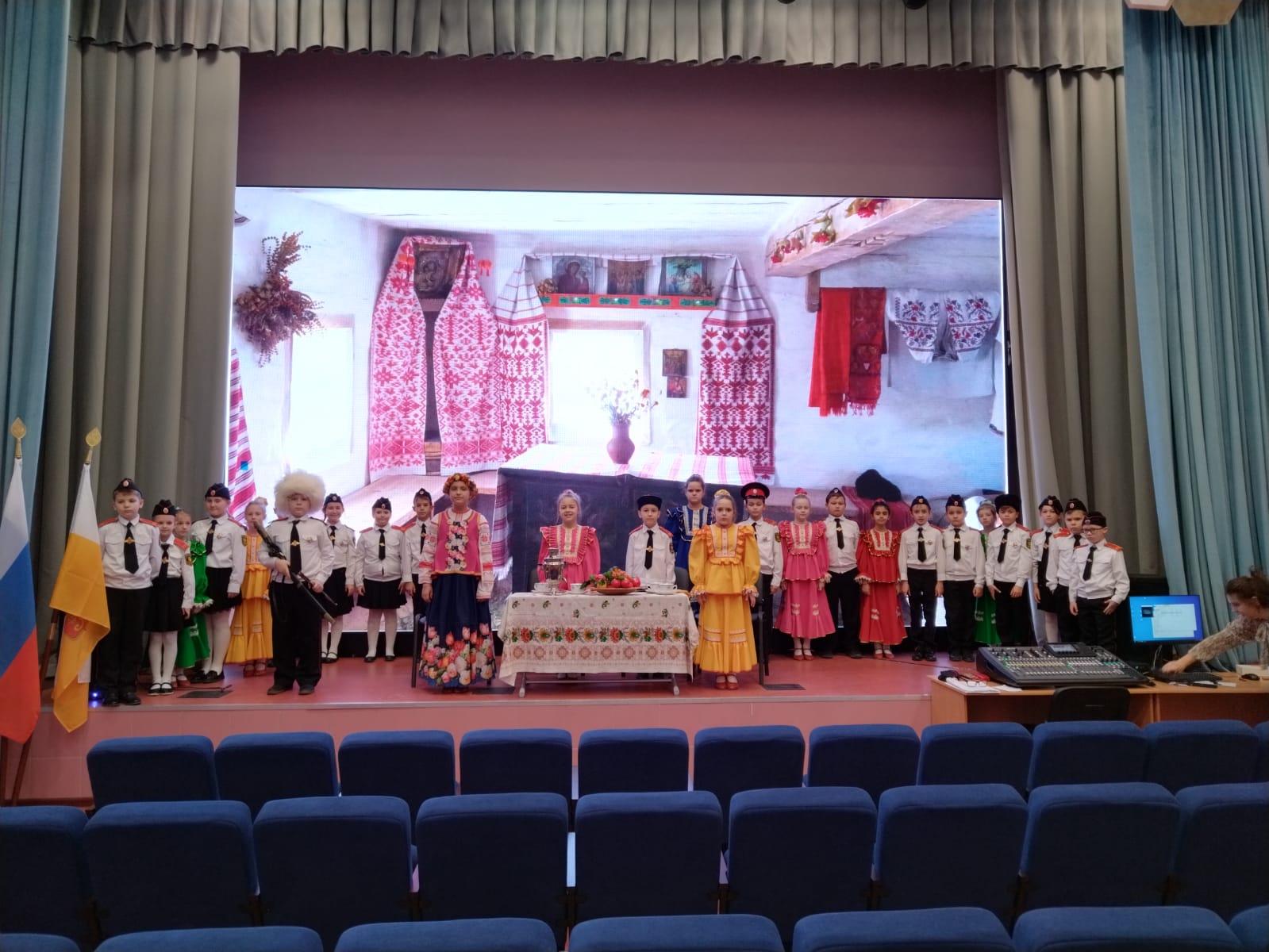 В Краснодаре статус "казачьих" получили еще две школы