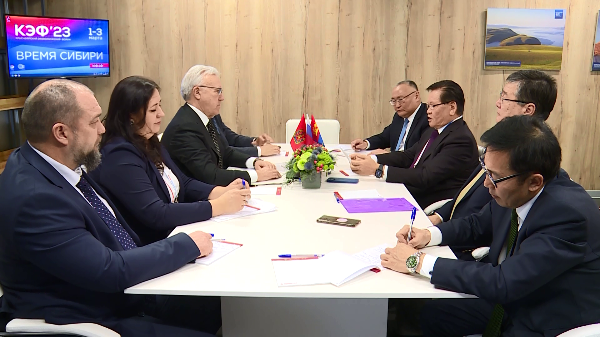 Первый день Красноярского экономического форума позади: начался он с пленарного заседания