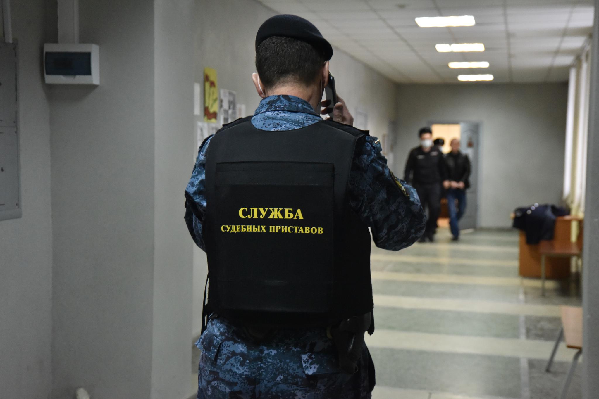 Полсотни стволов оружия пытались пронести в суды на Кубани