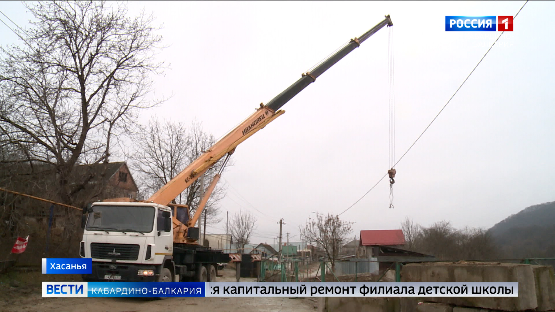 Дорожники продолжают ликвидацию последствий подвижки грунта в Хасанье