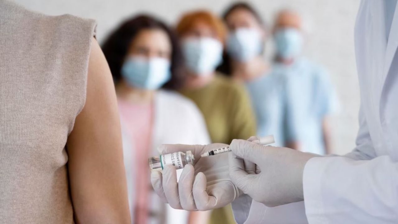 На Ямале возобновляют массовую вакцинацию от коронавируса