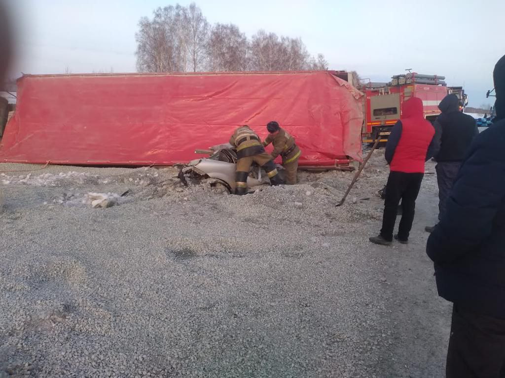 Женщина погибла в лобовом ДТП под Новосибирском