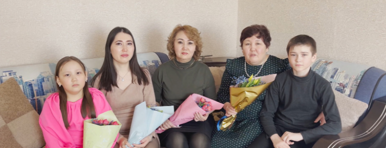 Родственницы участников СВО в Оренбуржье получили видеопоздравления от своих мужчин