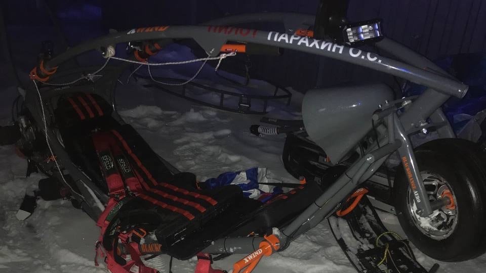 Дельтаплан рухнул на жилой дом в Звенигороде