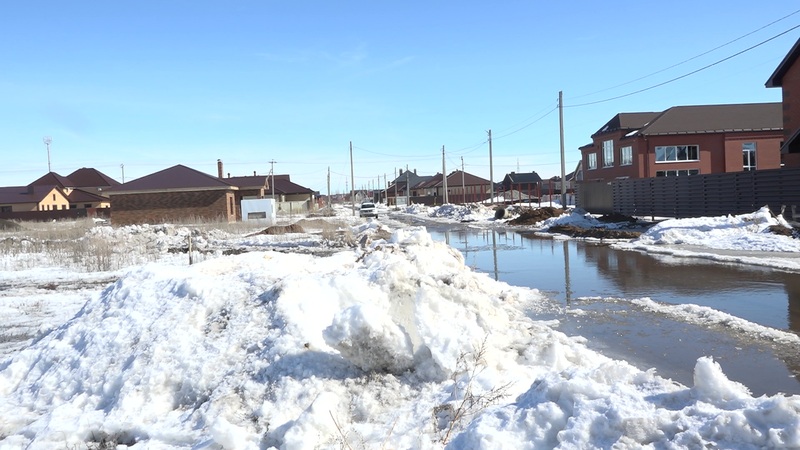 Высотные дома в новом микрорайоне Бузулука затопило талыми водами
