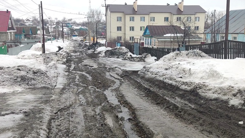 В Кувандыке больше 1,5 месяца пытаются справиться с последствиями коммунальной аварии