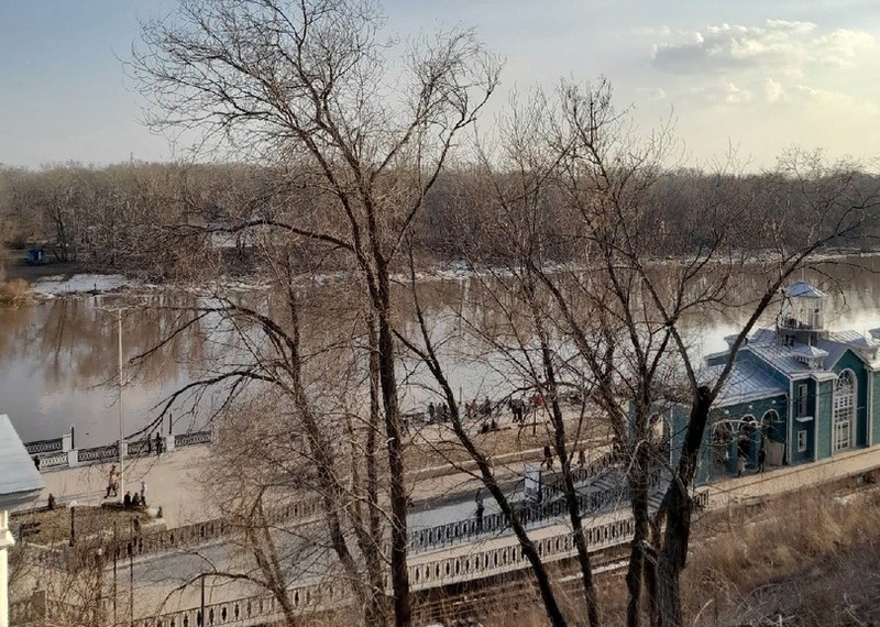 В Оренбуржье сохраняются сильный ветер и похолодание