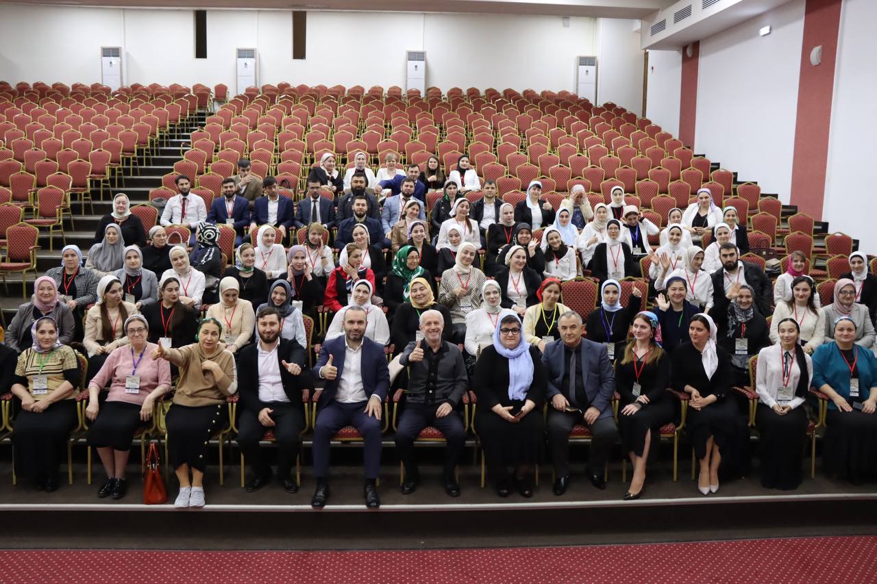 В Чечне выбрали финалистов конкурса "Учитель года"