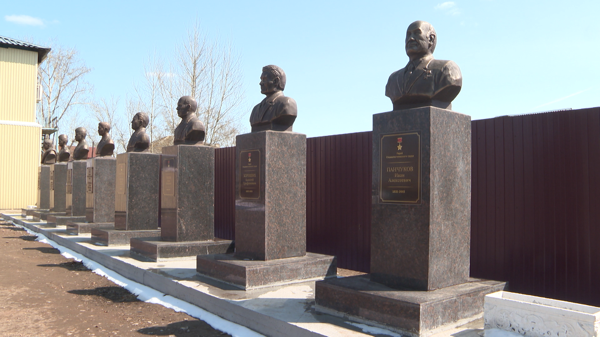 "Аллею Героев" в поселке Новонукутский полностью обустроят в этом году
